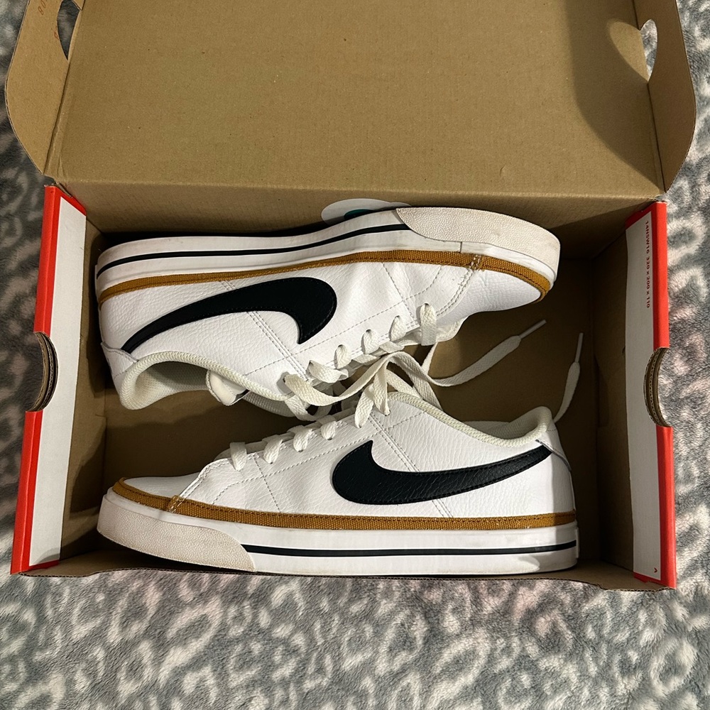 Nike Court Legacy Sneakers
